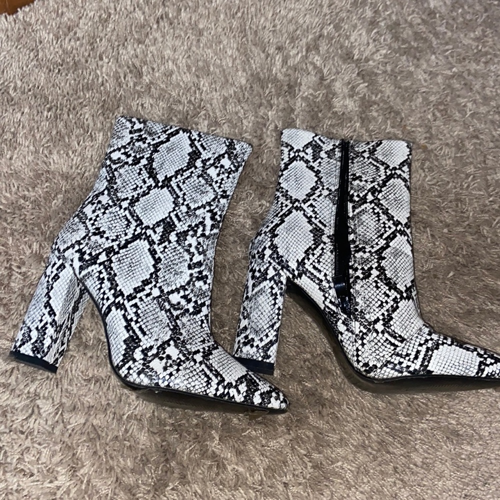 Snakeskin Print Faux Leather Ankle Boots Size US 8